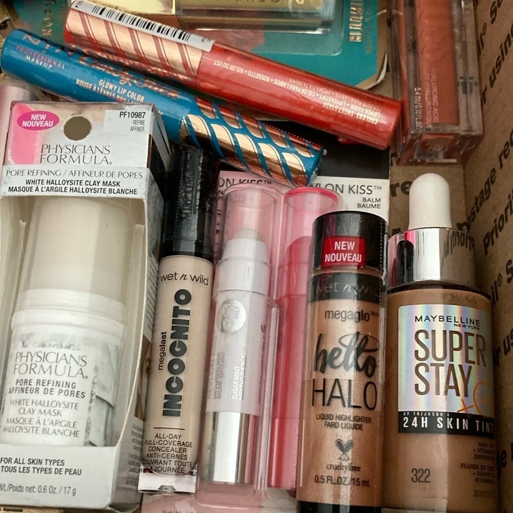 Makeup Bundle 22 pieces Revlon profusion L’Oréal naked Sunday maybelline